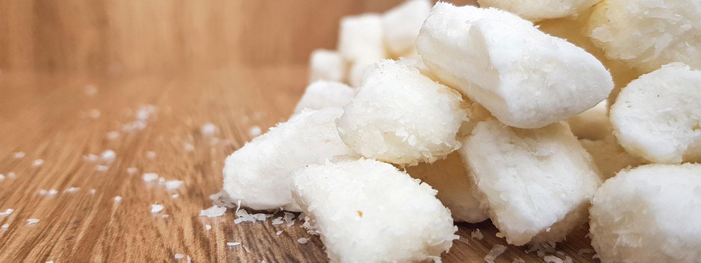 Bala de coco: o que é, ingredientes e valor nutricional