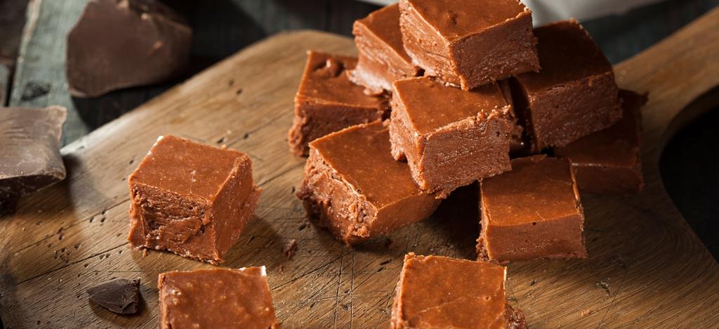 Fudge: saiba o que é e como usar na confeitaria